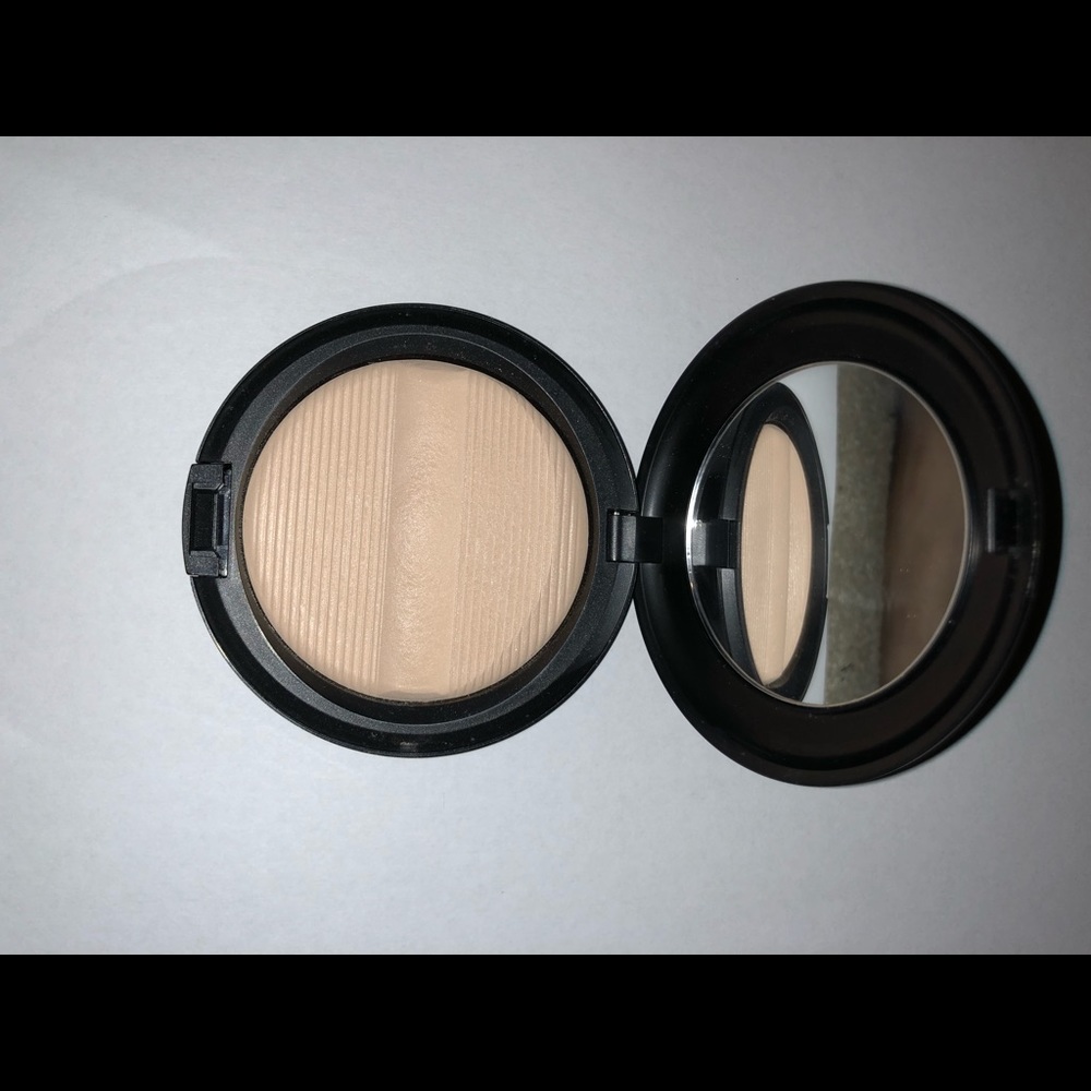 Mac powder foundation
